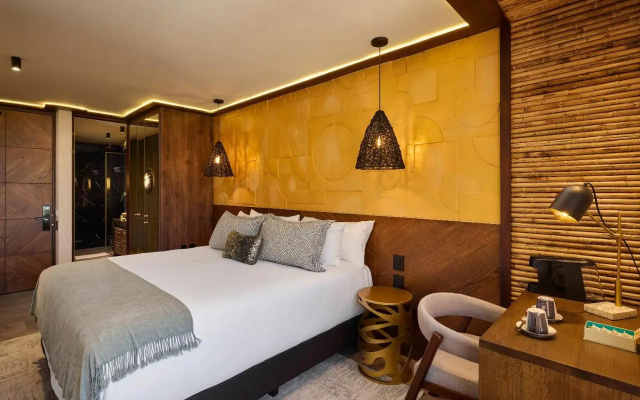 Golden Valley Hotel