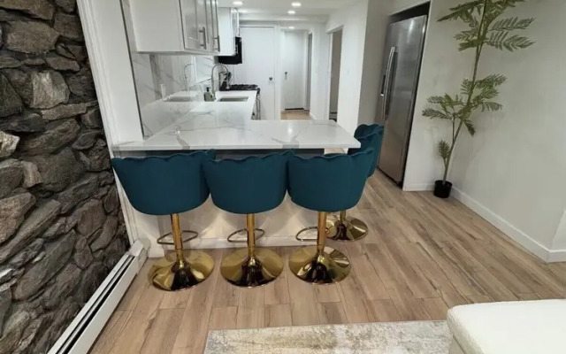 Luxe 1BR Oasis - Prime NY Stay