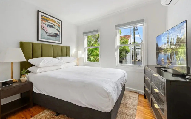 Charming 2-bed Terrace in the Heart of Surry Hills