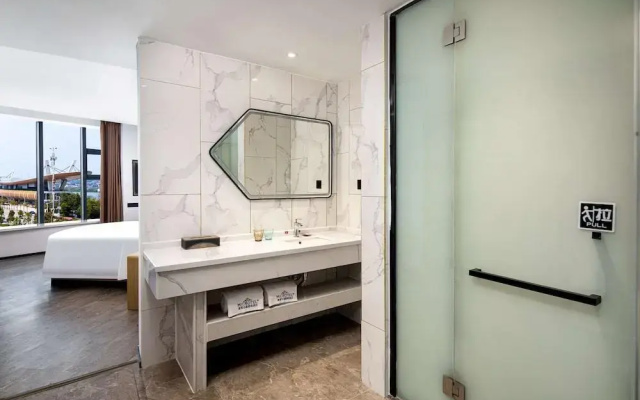 Microtel by Wyndham Miluo Downtown Hotel