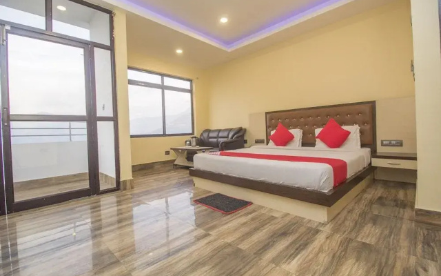 OYO 28105 Hotel Blue Sapphire