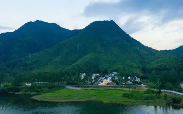 Floral Hotel·Yihu Yishu Hotel(Taiping Lake Scenic Area)