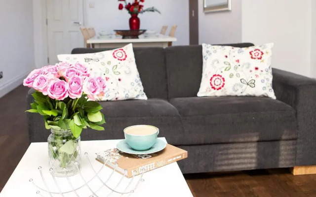 Apt 3, Trafalgar Sq (Duplex, 3rd & 4th flr)