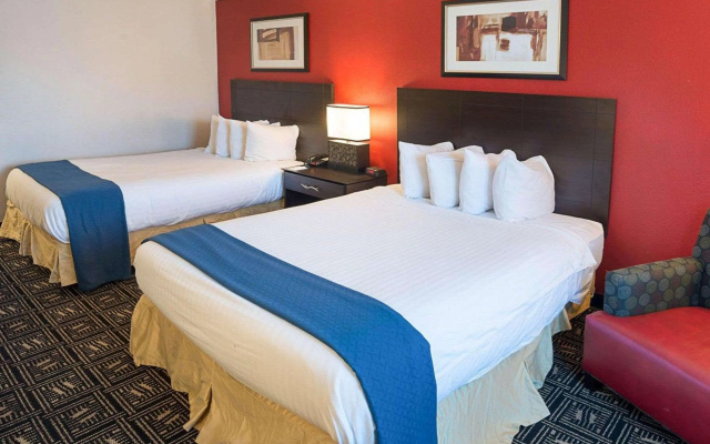 Quality Inn Brooklyn Center