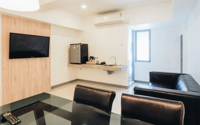 Loyy Hotel - Hostel