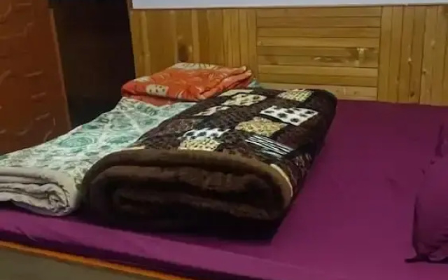 Shesh Besh Guest House & Restaurant