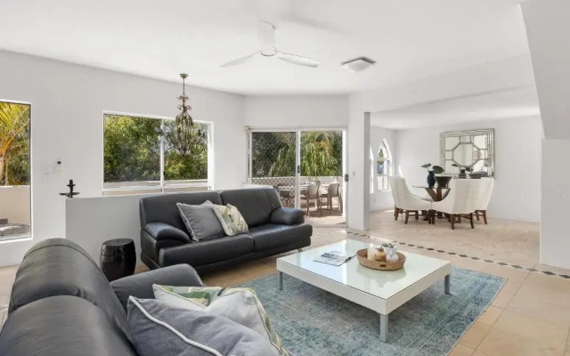 Mykonos, 3/37 Duke Street, Sunshine Beach