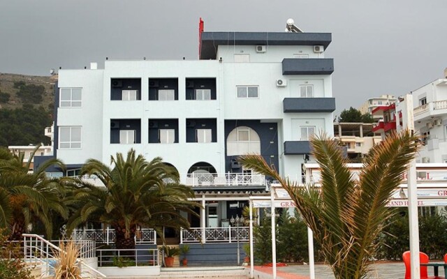 Отель Grand Saranda Албания, Саранда - отзывы, цены и фото номеров - забронировать отель Grand Saranda онлайн вид на фасад