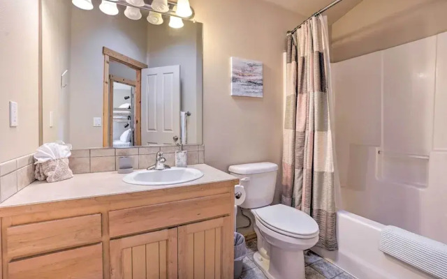 Family-friendly Oregon Vacation Home w/ Yard