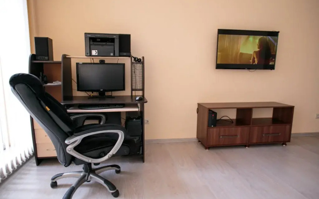 Townhouse on Belykh Akatsiy Guest House