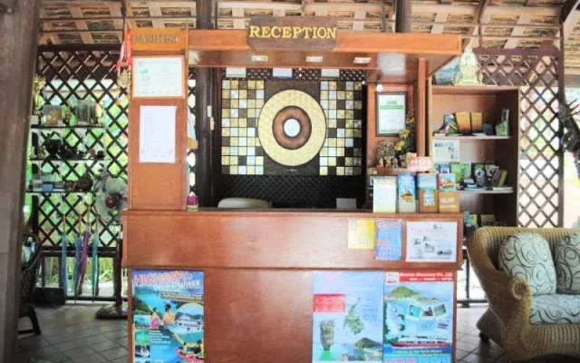 Harry's Bungalows & Restaurant