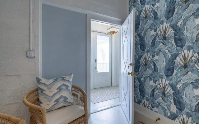 Room 5 Oleander Hotel Downtown Galveston Hotel Near Cruise Terminal & Beach