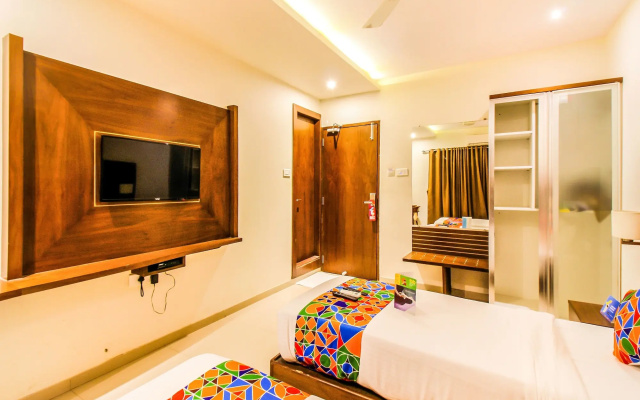 Fabhotel Empire Suite