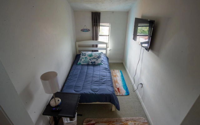 5810 Beach Drive Unit B