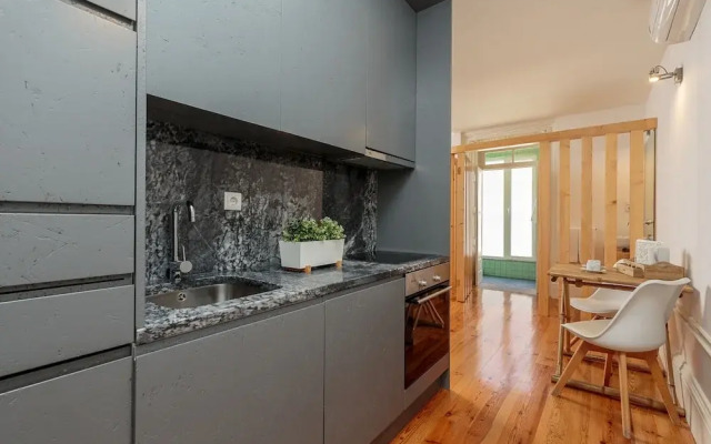 Modern Porto Studio With Essential Amenities