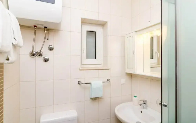 Apartments Nikola - One Bedroom Apartment With Terrace and Garden View