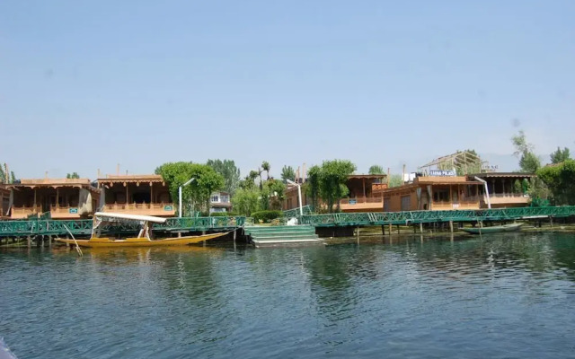 New Alexandra Houseboats