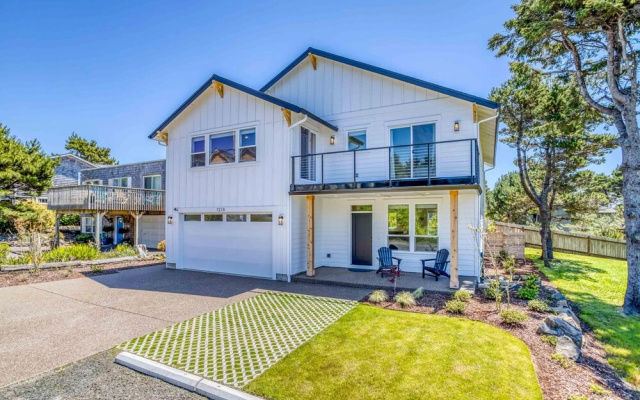 Luxurious Ocean Views and Fun Amenities - Gorgeous Beach Retreat