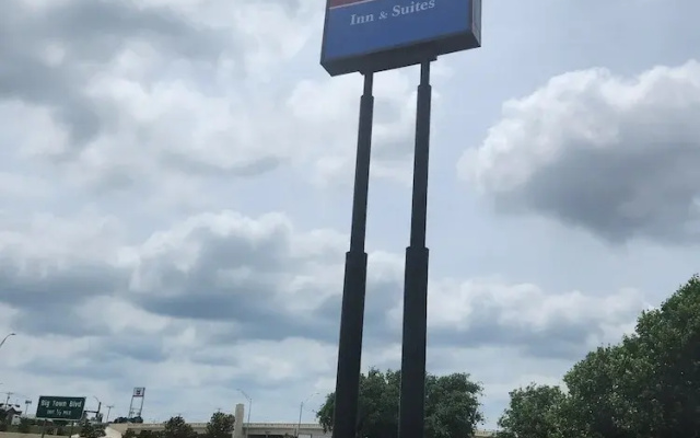 HomeTown Inn and Suites