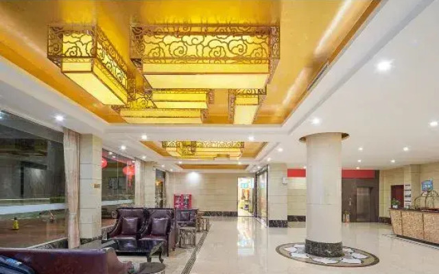 Jinding Hotel (Guangzhou North Station Huaguoshan Park Subway Station)