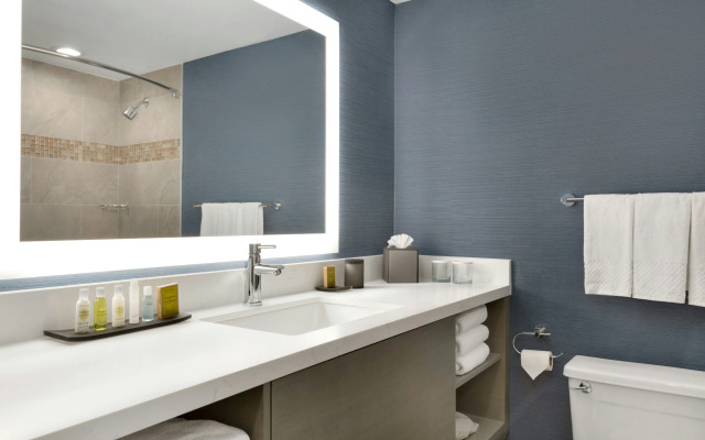 DoubleTree Suites by Hilton Hotel Boston - Cambridge