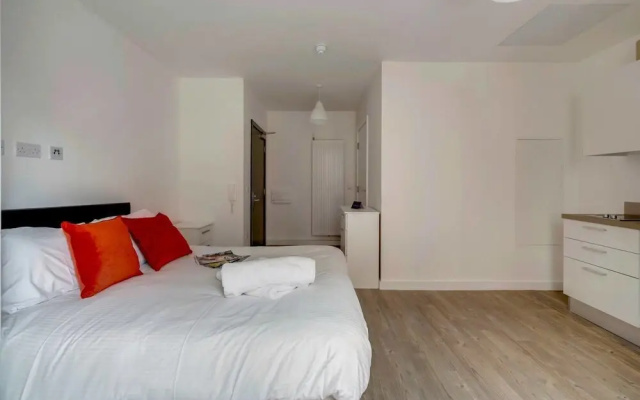 Central Liverpool Studio For 2 Guests!