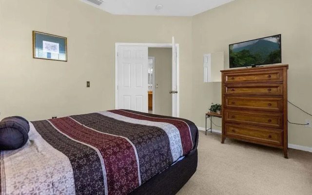 1061 Lake Berkley 4 Bed With Pool