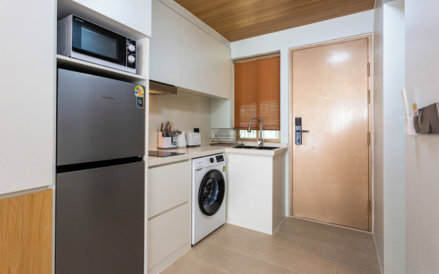 Prime Location 1BR New Condo C269