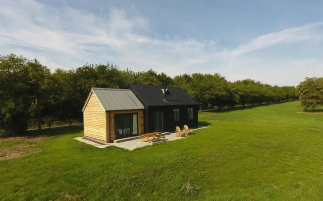 Rustic 1-bed Holiday Home in Suffolk Countryside