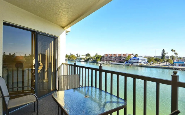 Land's End 4-304 Bay Front - Premier