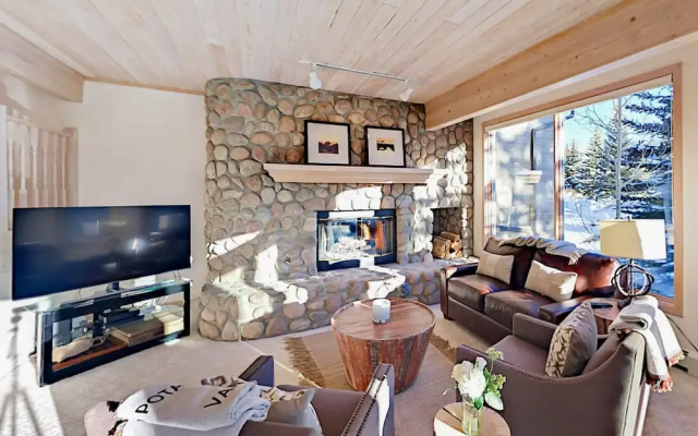 Exclusive Mountain Retreat #B - 4 Br Duplex