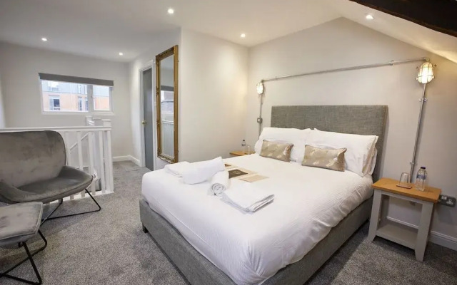 Three Cranes Serviced Apartments