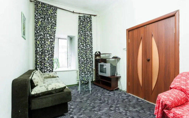 V Tsentre Sankt-Peterburga Apartments