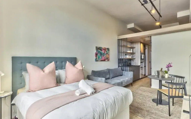 Trendy Urban Apartment in East City - Central CBD