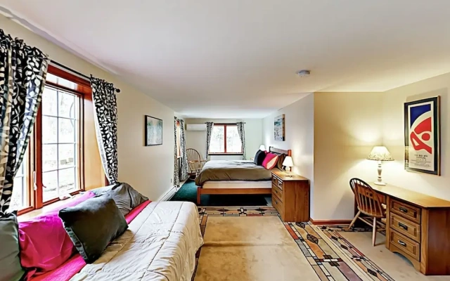 Hilltop - 3 Br Home
