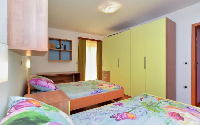 Apartment 1917