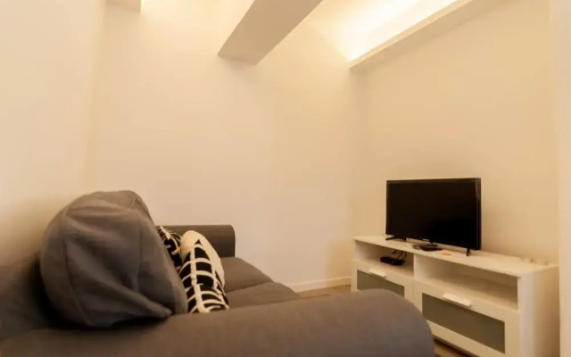 Spacious Basement in Alameda With Lovely Terrace!