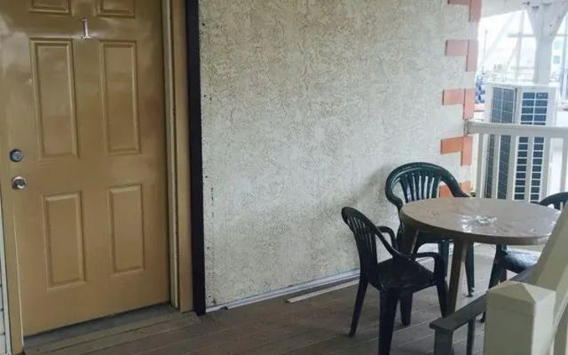 SurfSide Suites