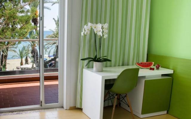 Zeus Hotels Palm Beach