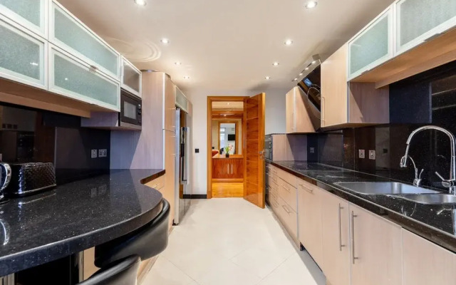 Mayfair Deluxe Apartment