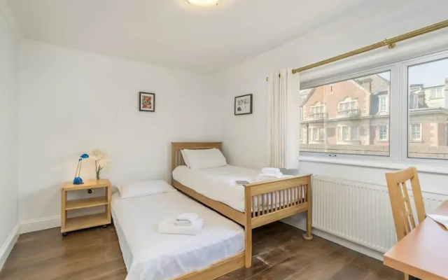 Elegant 3 Bedroom Flat Close to Kensington Garden