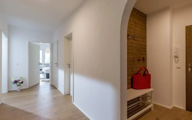 Moderner Ferienwohnung mit 2 Schlafzimmer und großen Balkon