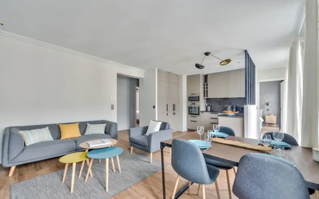 Splendid 3 bdrs Flat in a Prime Location of Paris