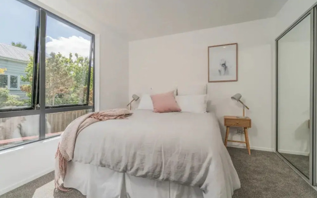 Spacious and Quiet 2 Bedroom Apartment in Ellerslie