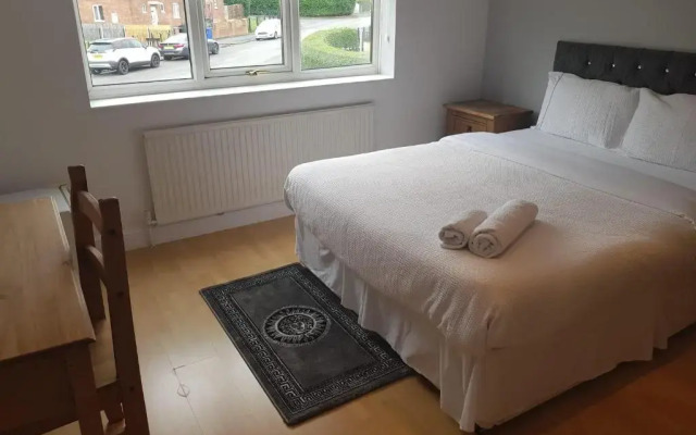 Doncaster Dream House Retreat- Sleeps 9