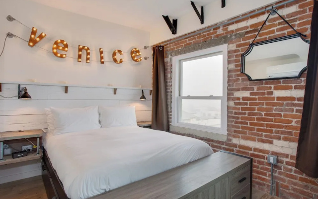 Venice V Hotel