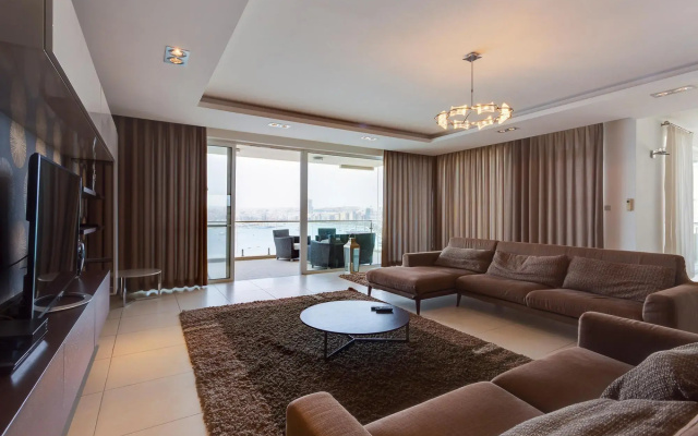 Contemporary, Luxury Apartment With Valletta and Harbour Views