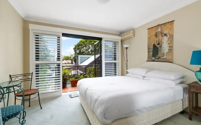 Spacious 2-bed Townhouse With Garage & Patio