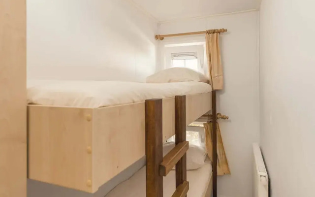 Comfy chalet with a dishwasher, directly on a pond