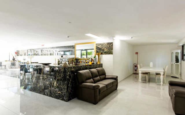 Club Hotel Residence